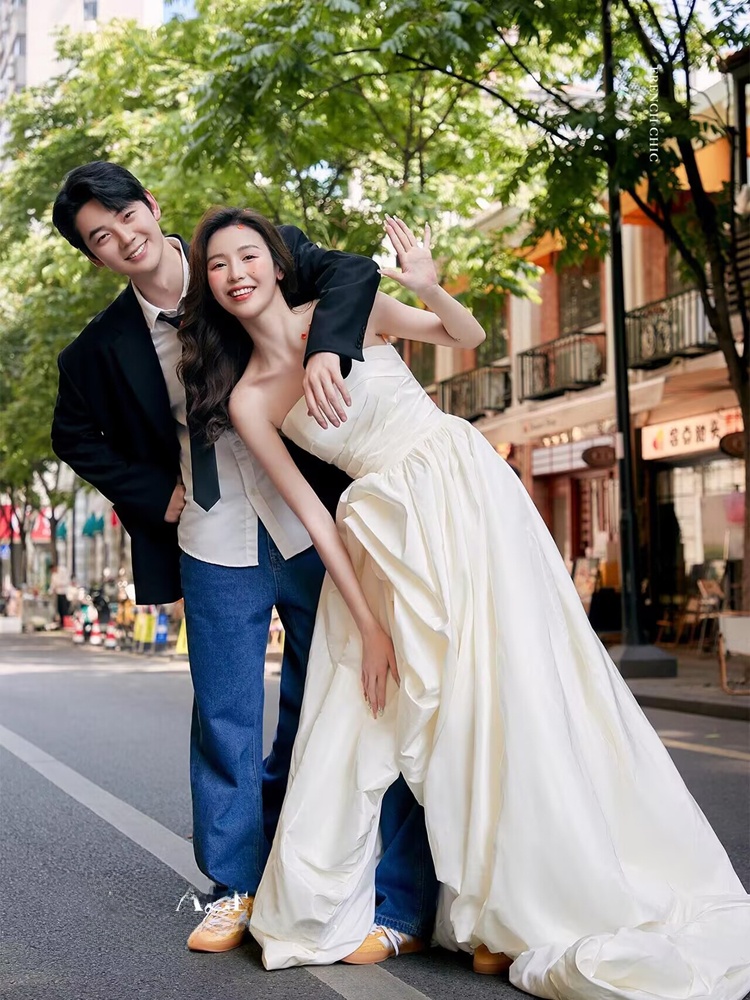 Street Fashion Photography - Fashionable Korean Style Denim Street Snap