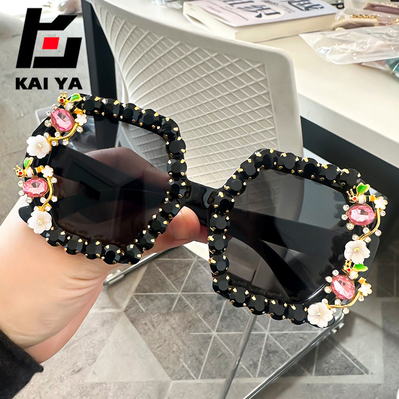 Large Frame Sunglasses Women's - Street Fashion Photoshoot ulasan dan harga